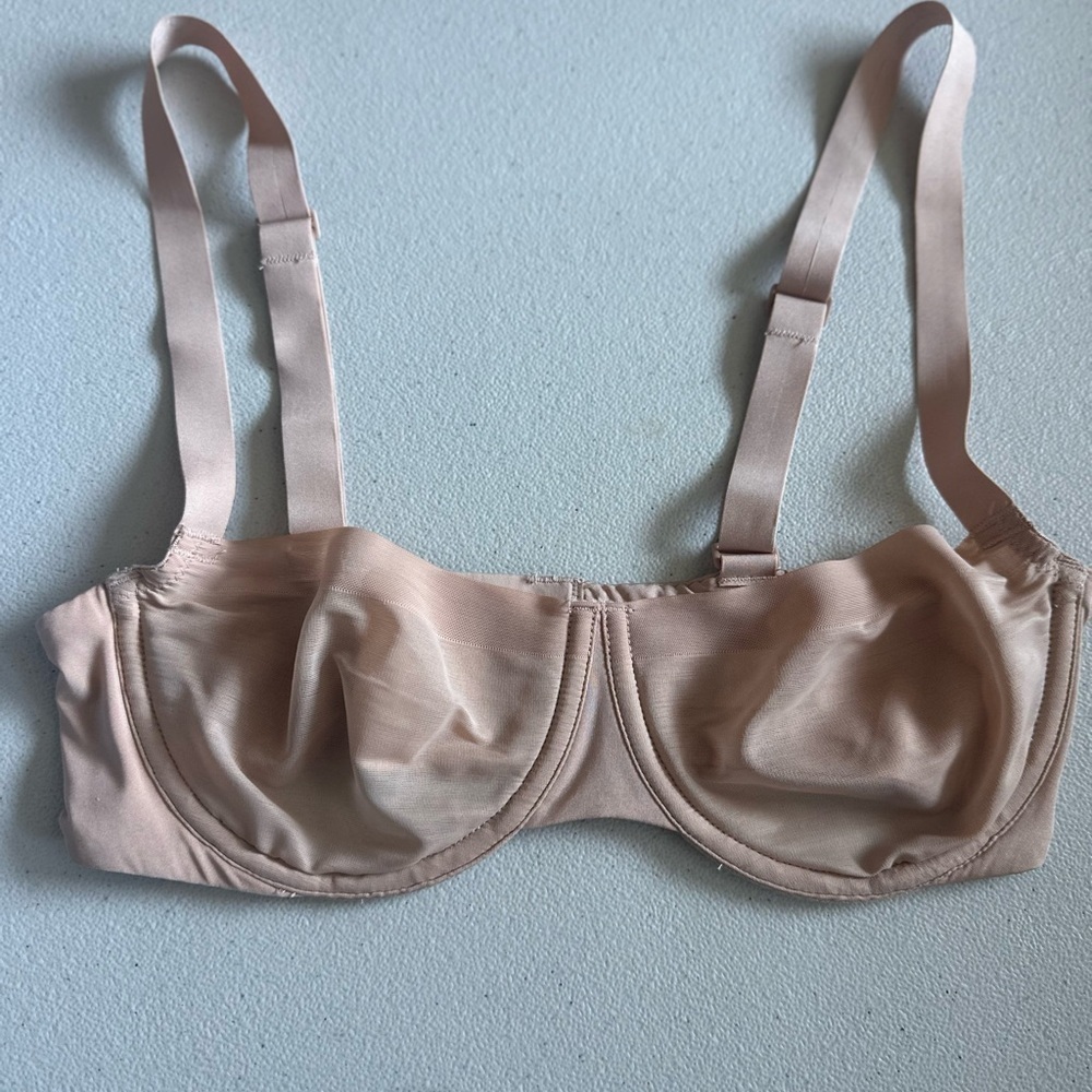 SKIMS Tan Seamless Everyday Bra - Picture 3 of 7